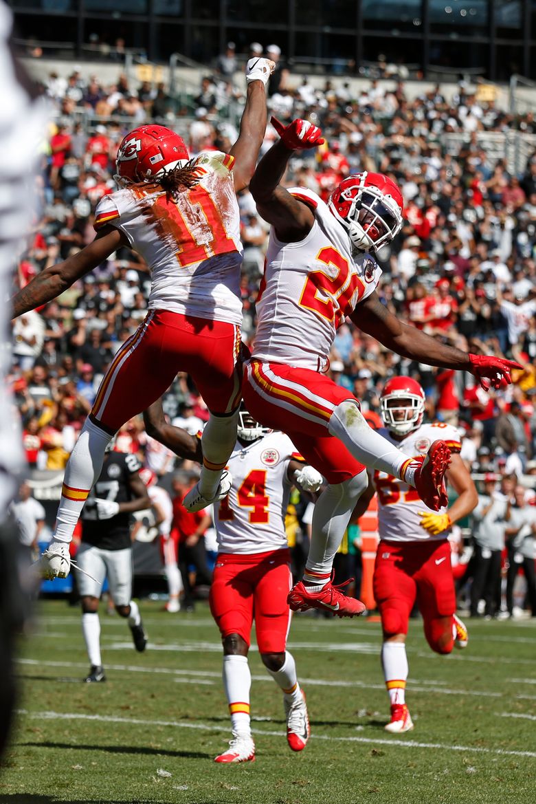 Kansas City Chiefs wide receivers Demarcus Robinson (11), Mecole