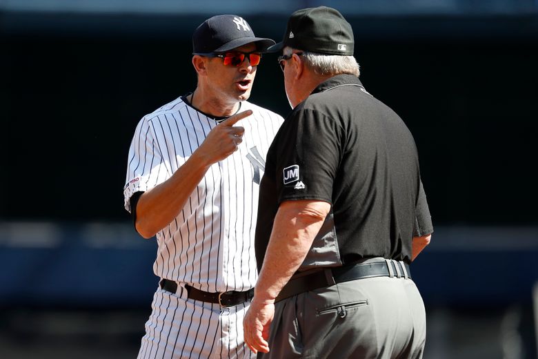 Joe West ejects Yankees' Boone amid clash with rookie ump