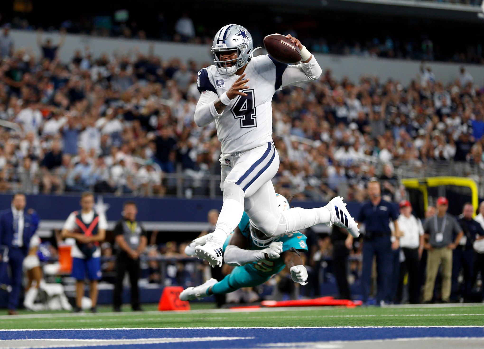 Former Cowboys WR Amari Cooper records second straight 100-yard