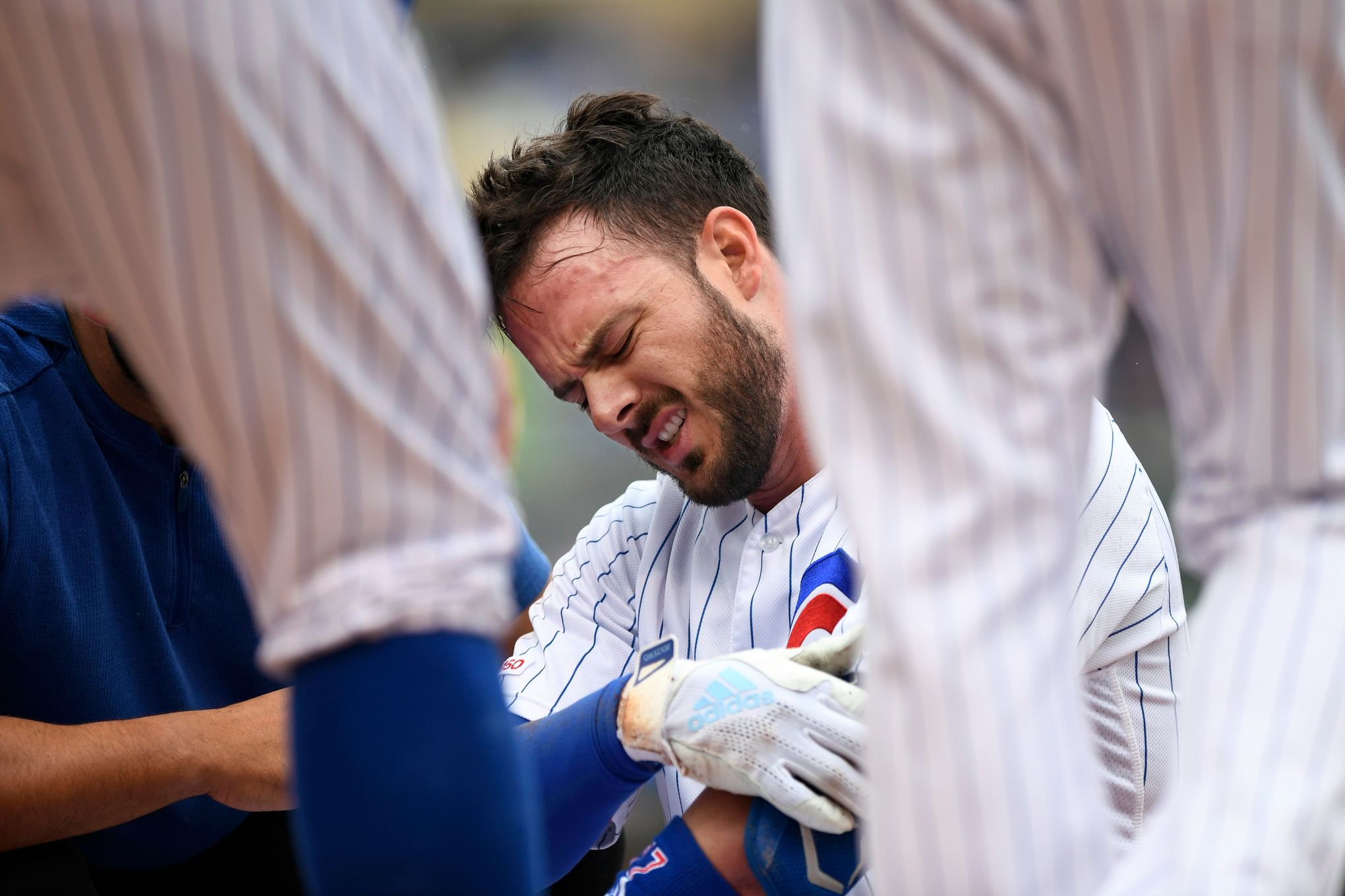 Cubs' Bryant sprains ankle trying to beat double play – KGET 17