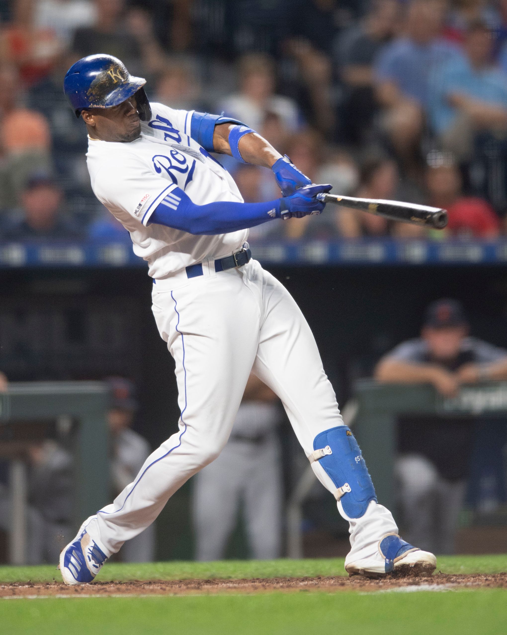 Moustakas helps Royals top Tigers, win series