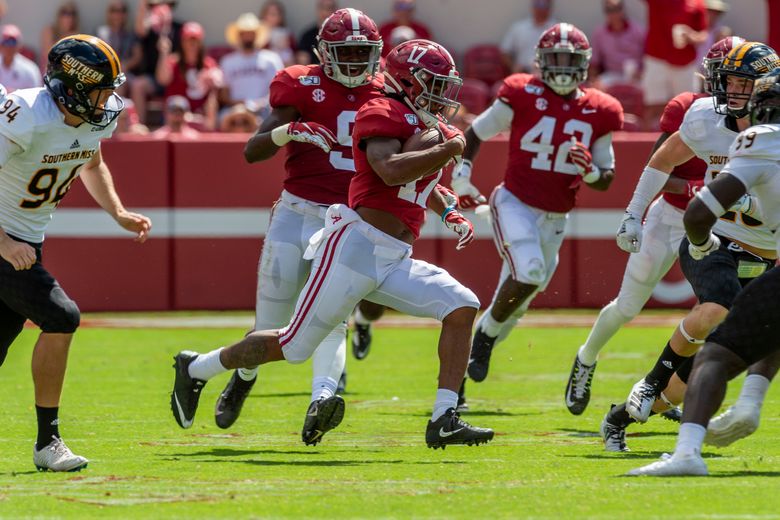 Tagovailoa throws to Hill for 26-yard gain