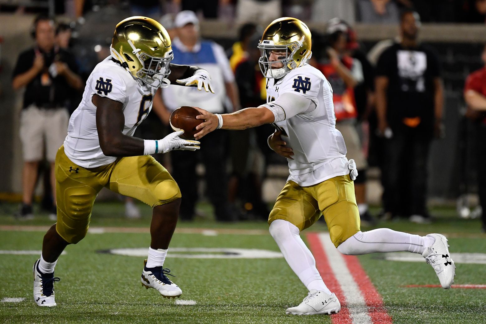 Notre Dame TE Cole Kmet Breaks Collarbone In Practice //