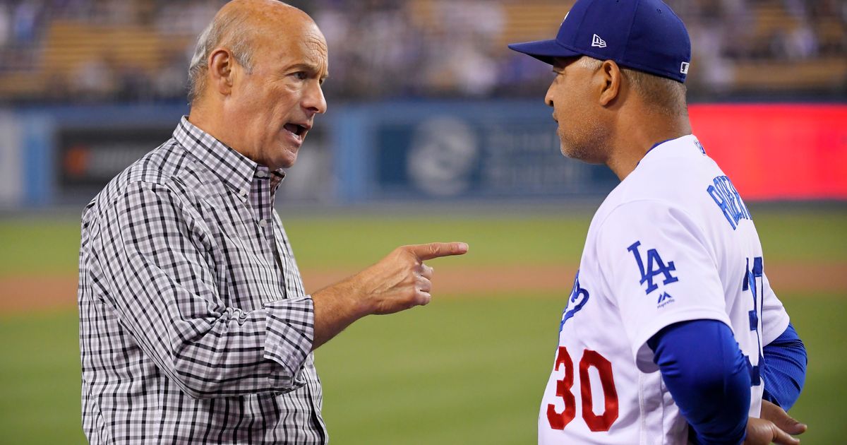 Dave Roberts stands by Dodgers' platoon-system approach – Orange County  Register