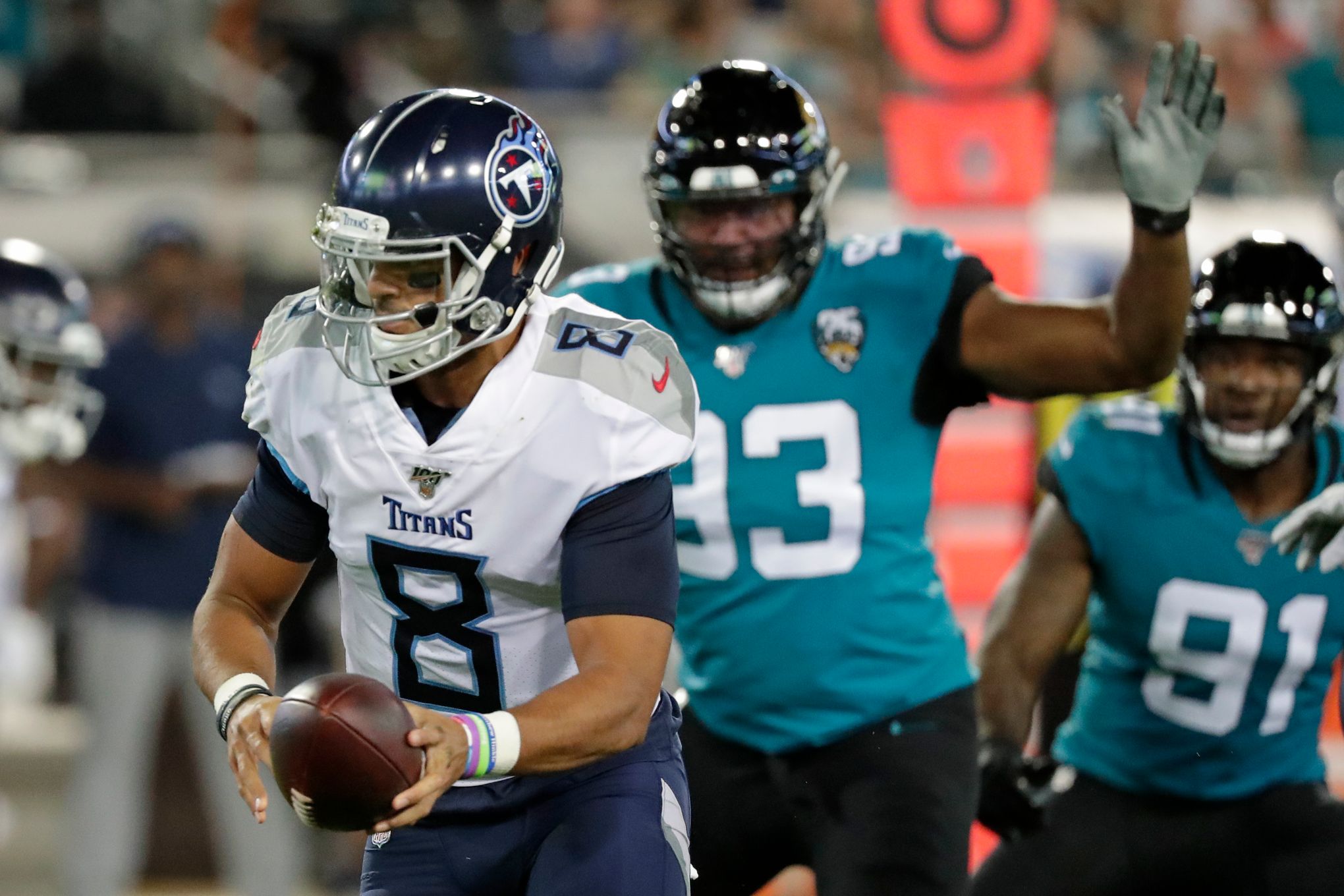 Minshew, defense shine as Jaguars thump Titans 20-7