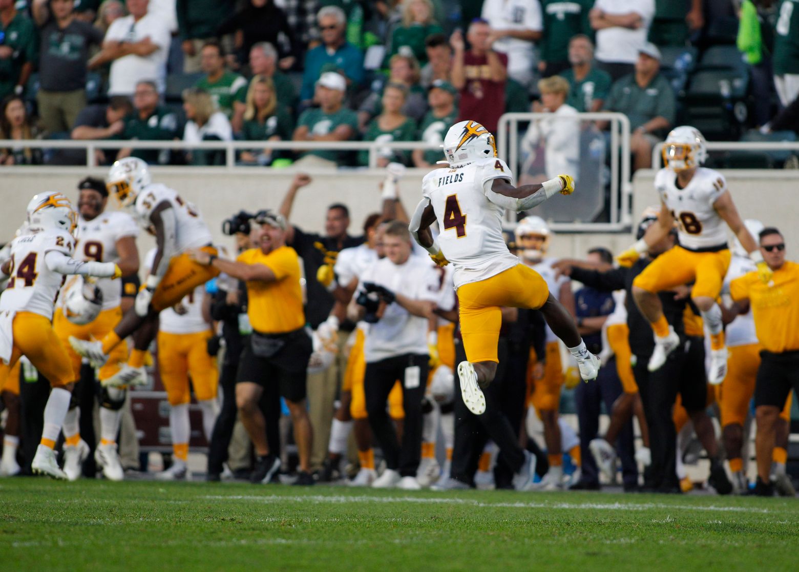 Pac-12 officials lambasted for picking up flag in Arizona State vs