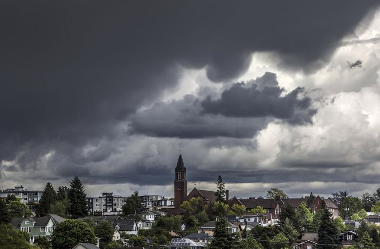 Clouds roll in over the Central District in Seattle as a storm approaches. Clouds  and rain and our famous “marine layer” are settling in for a long stay.  (Steve Ringman / The Seattle Times, 2015)
