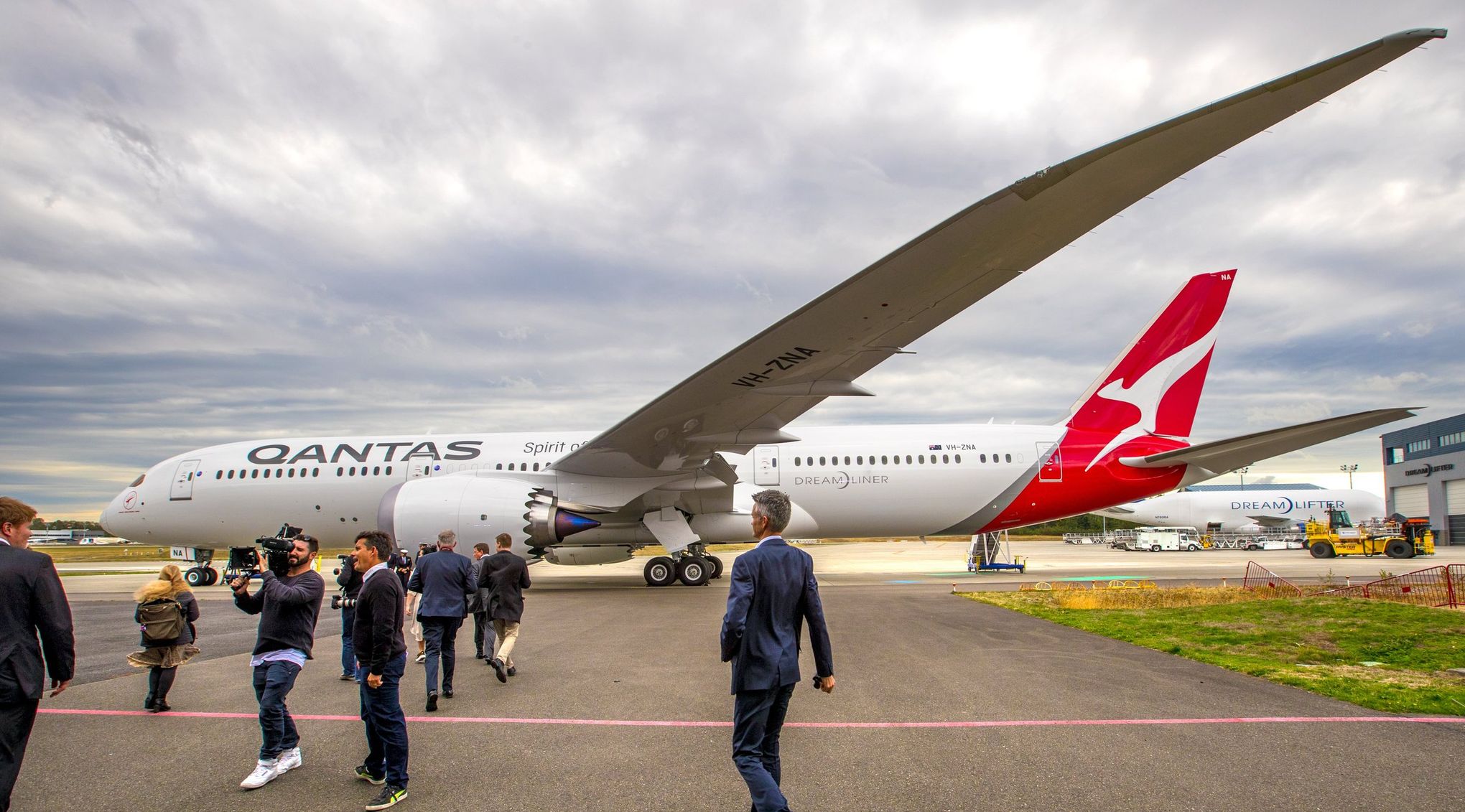 I Flew on Air New Zealand's 17-Hour Nonstop Flight From New York to  Auckland—And the New Route Is a Game Changer