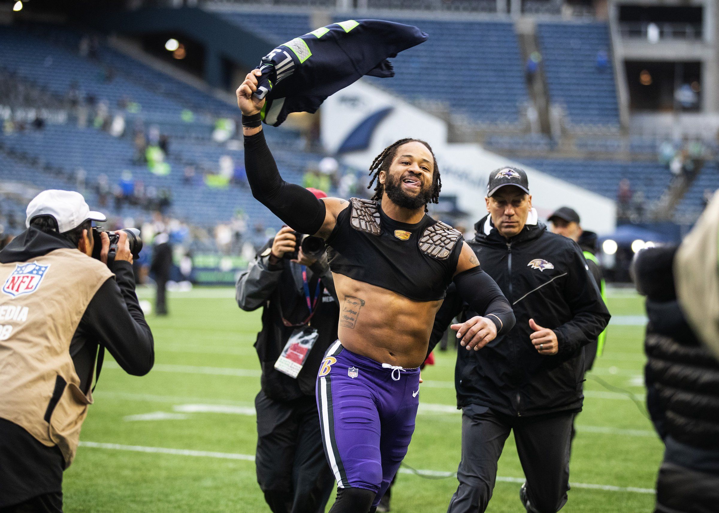 Earl thomas sales jersey change