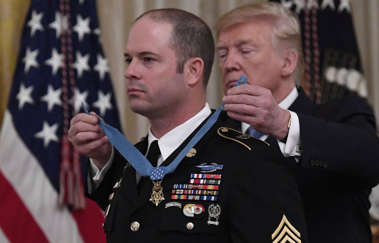 Army sergeant who saved 2 comrades to get Medal of Honor