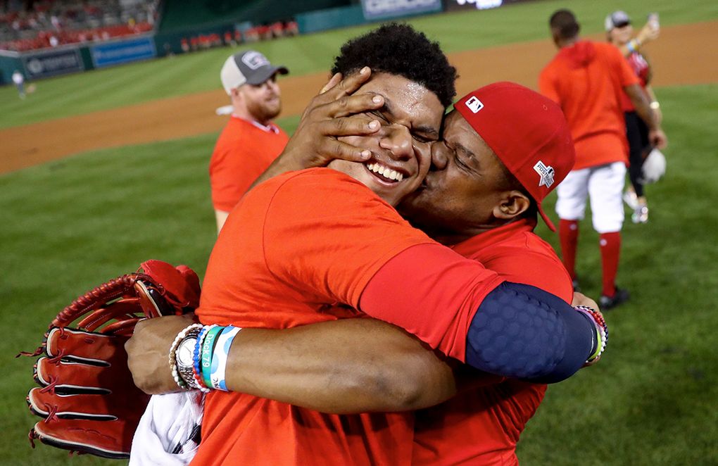 NL wild-card game: Juan Soto's bases-loaded single in eighth lifts  Nationals over Brewers - Los Angeles Times