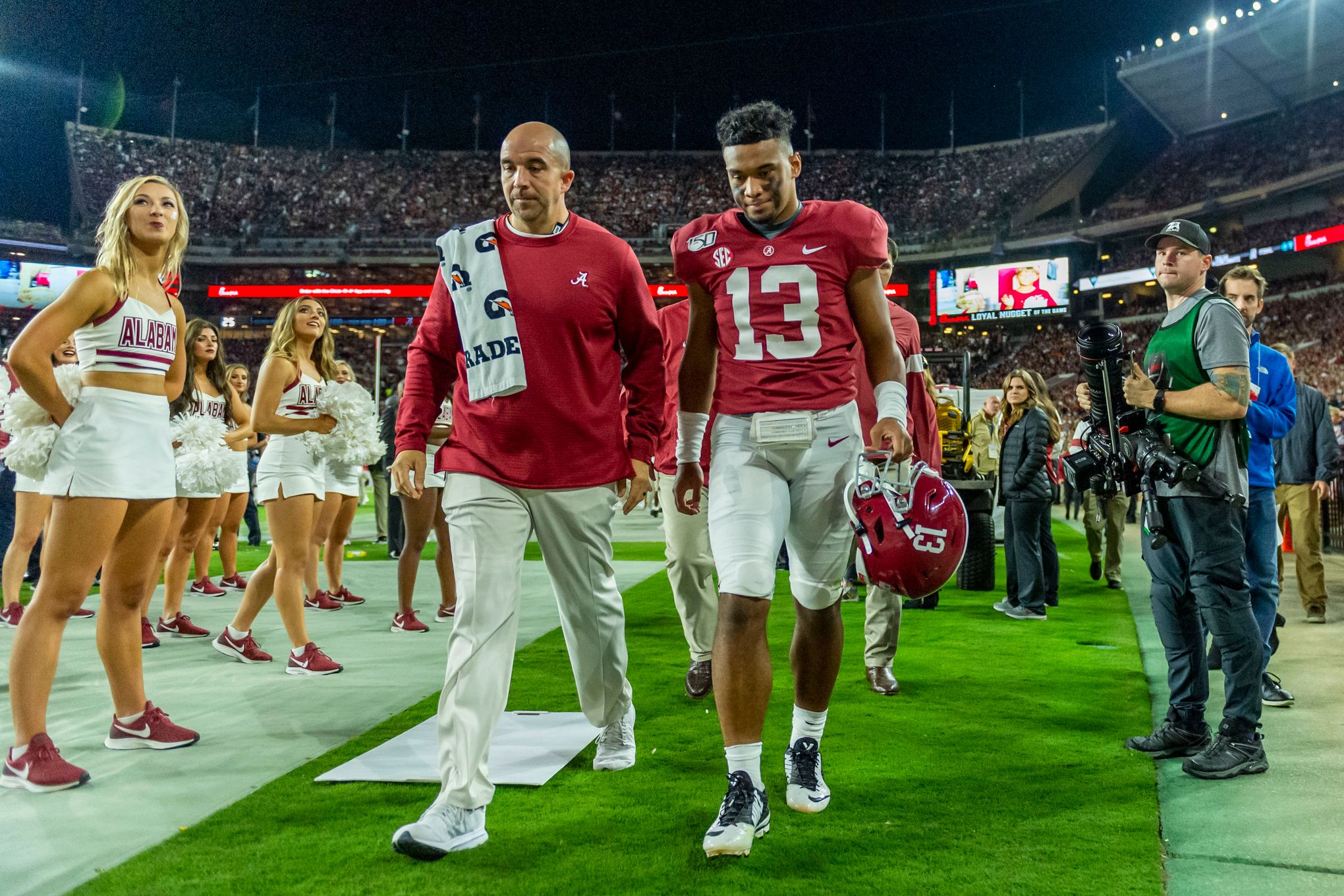 August 31, 2019: Alabama quarterback Tua Tagovailoa gets ready to