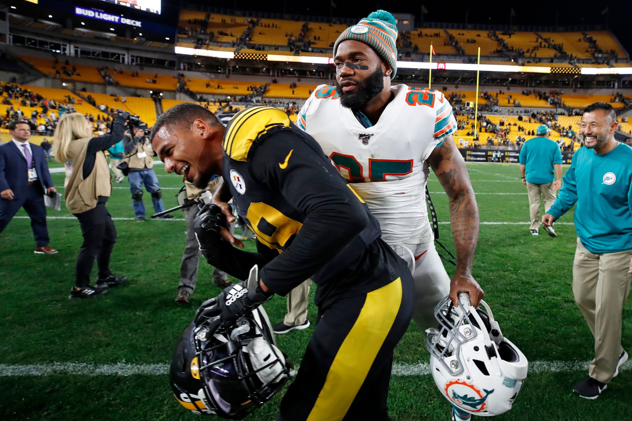 Dolphins CB Xavien Howard agrees to record contract extension