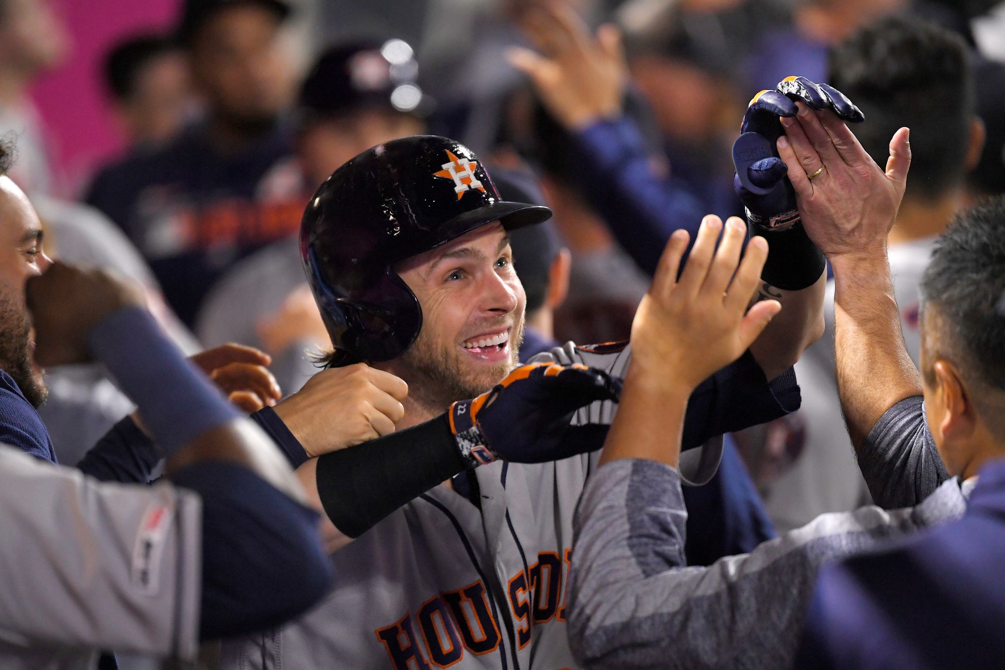 Houston Astros' Josh Reddick announces birth of twins