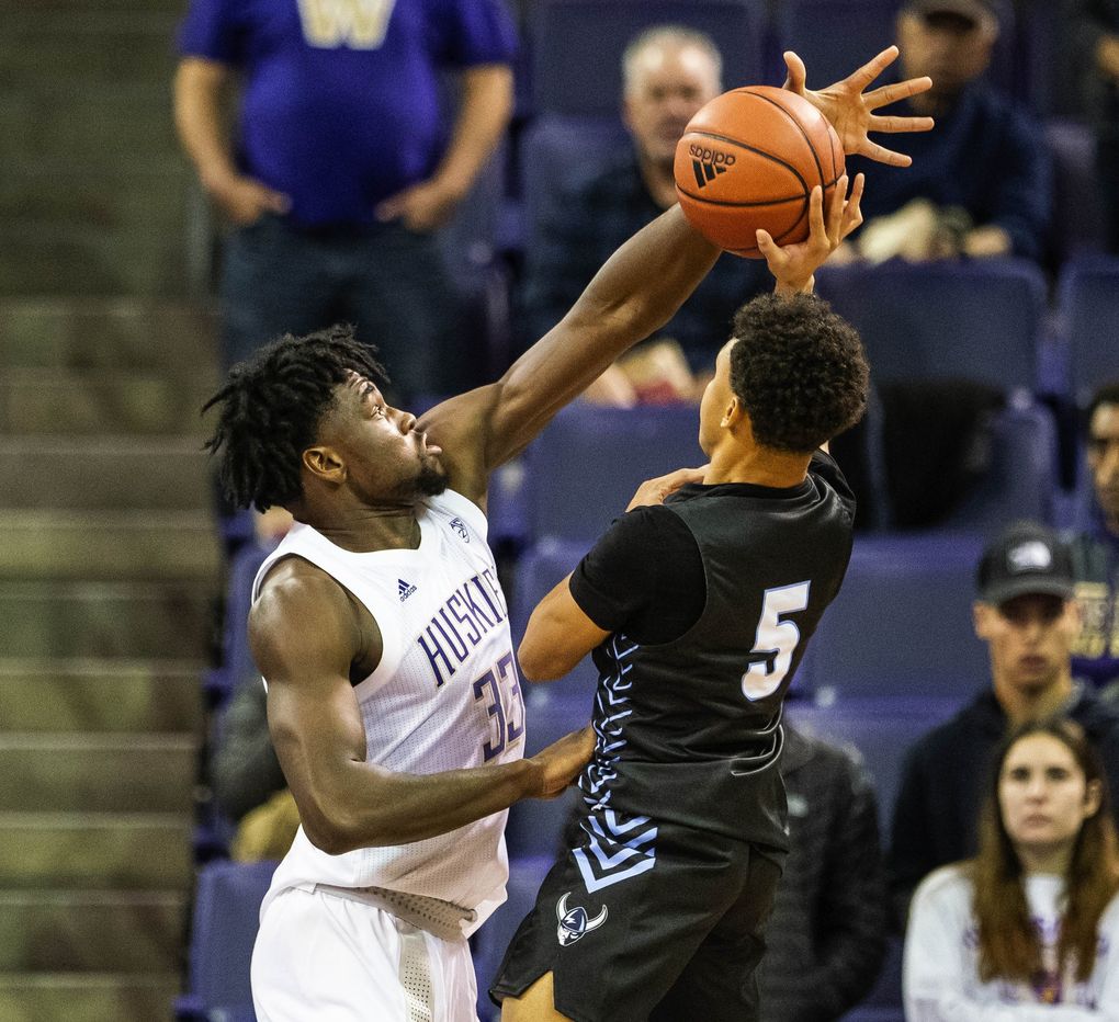 Western guard D’Angelo Minnis (5) has no chance against the reach of Washington’s Isaiah Stewart in the first half against Western Washington University Vikings on Thursday, October 31, 2019 at Alaska Airlines Arena. (Dean Rutz / The Seattle Times)