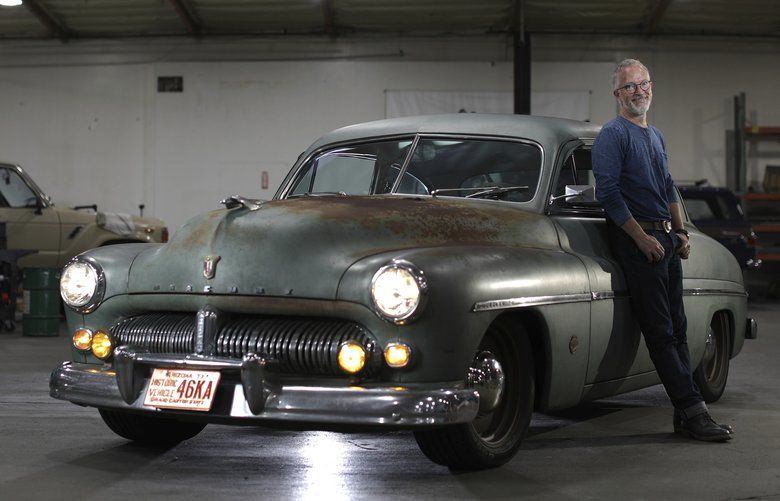 Jonathan Wardâ creo su Mercury Coupe Icon Derelict 1949 al convertir un auto clásico en un vehículo eléctrico con baterías de Tesla. (Myung J. Chun/Los Angeles Times/TNS) 1489912 1489912