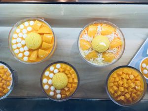 Crazy About Mango Desserts At Hui Lau Shan In Redmond 5 040 Mangoes A Week Make It Summer All Year Round The Seattle Times