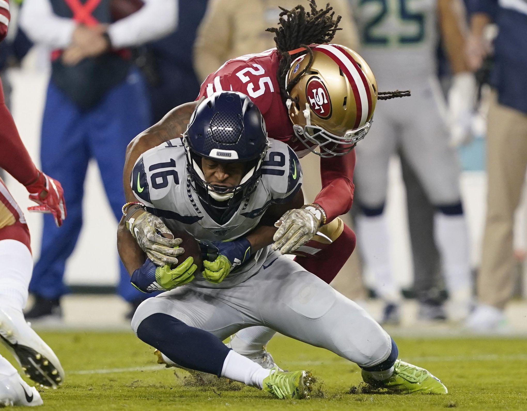 Seahawks receiver Tyler Lockett taken to hospital due to swelling in leg  after leaving game vs. 49ers