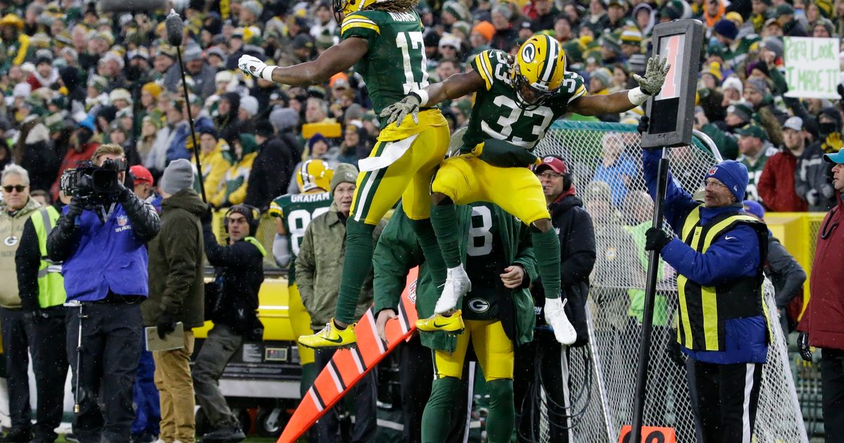 Green Bay Packers running back Aaron Jones (33) scores on a 56-yard  touchdown run during the se …