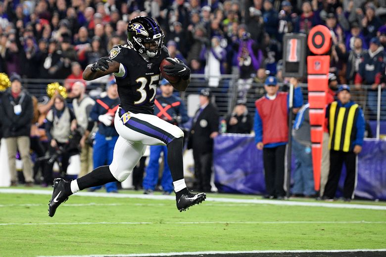 Lamar Jackson scores 5 touchdowns as the Ravens beat the Patriots