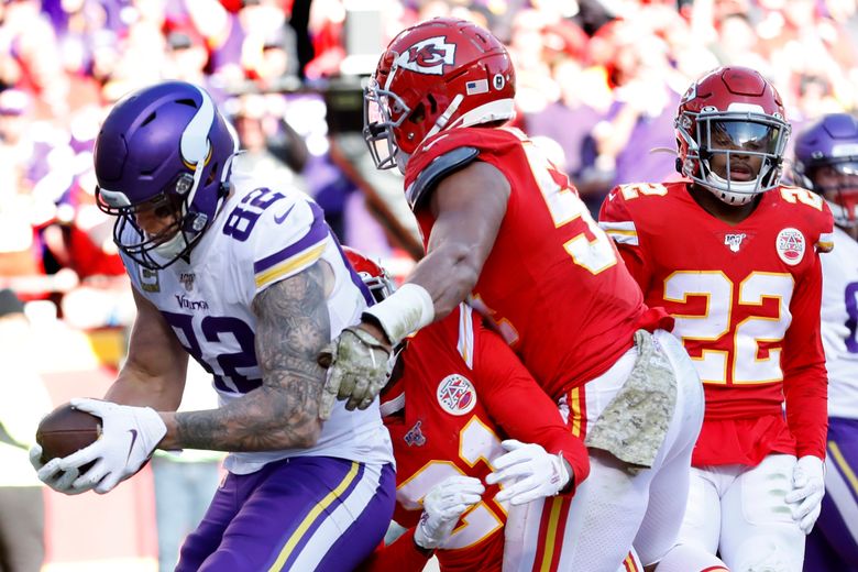 Vikings' high-powered offense grounded by improving Chiefs D