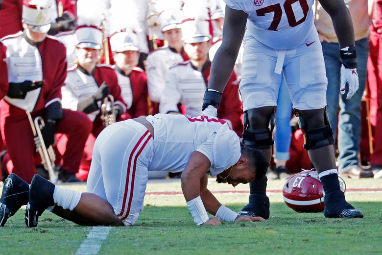 Alabama quarterback Tua Tagovailoa warms up before the NCAA