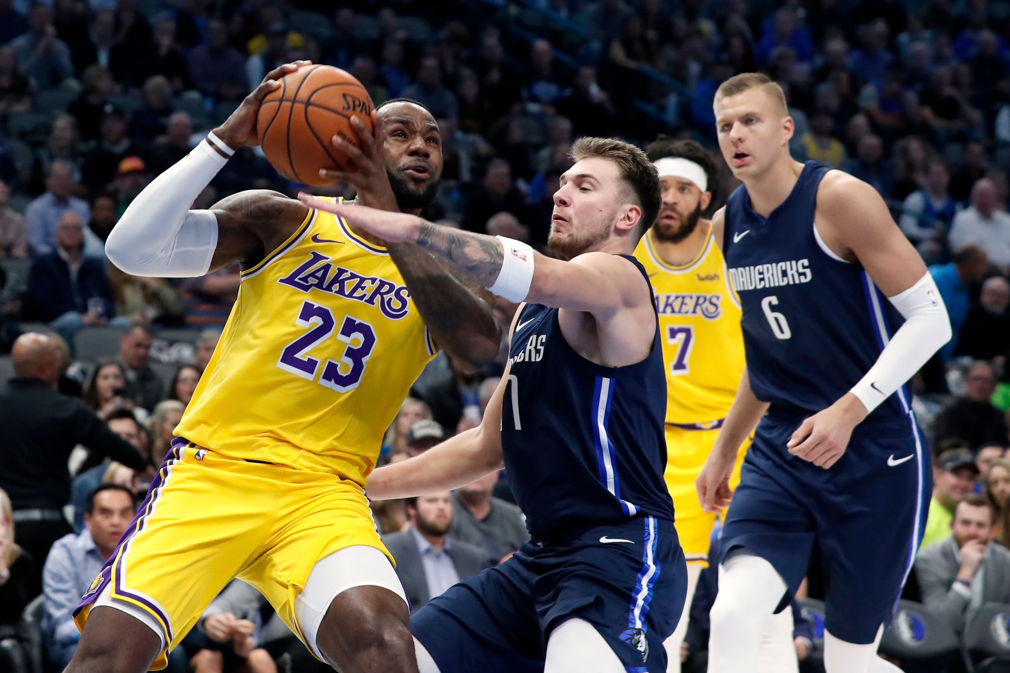 LeBron James has triple-double in Lakers win over Cavaliers