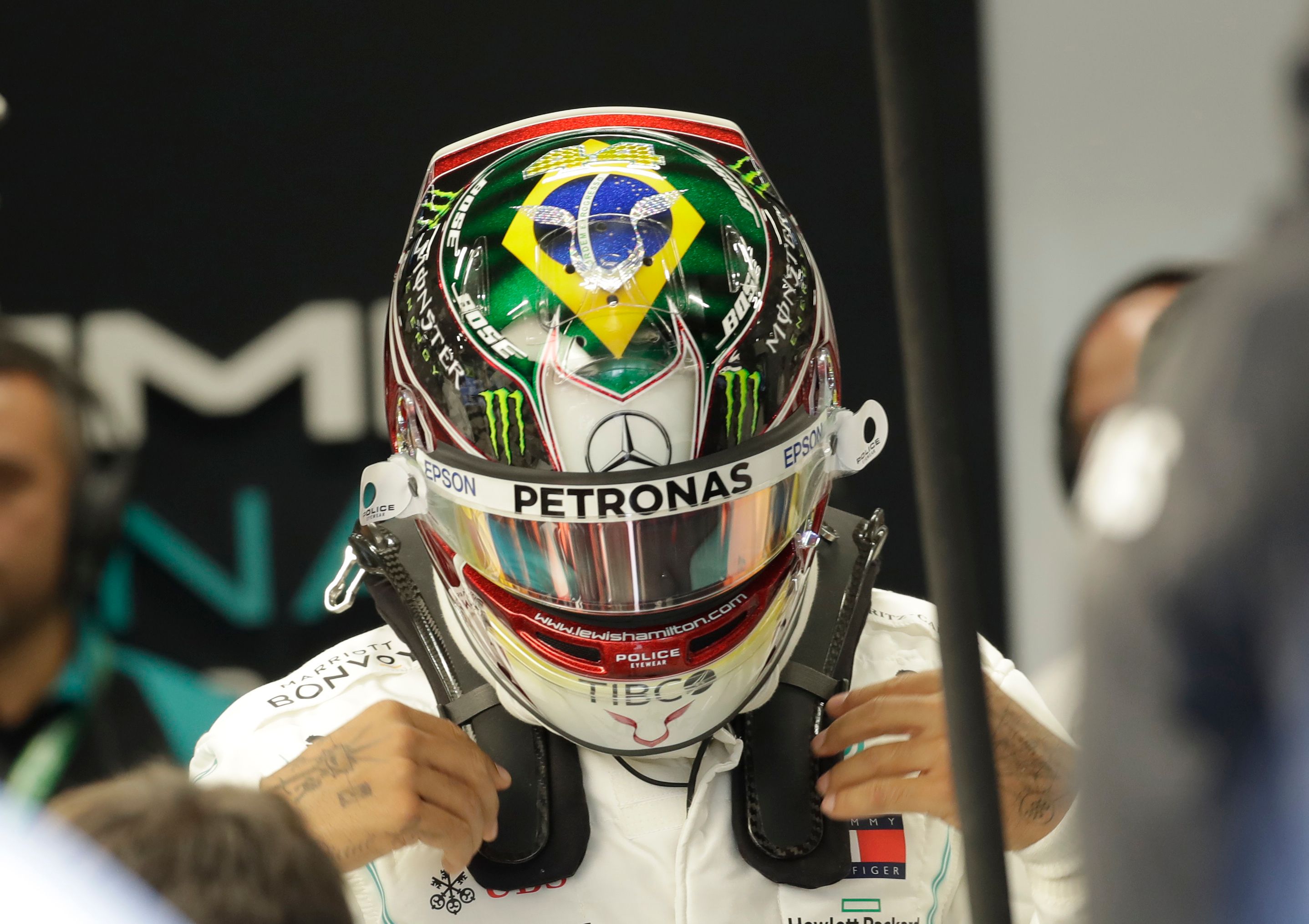 Lewis hamilton hot sale senna helmet