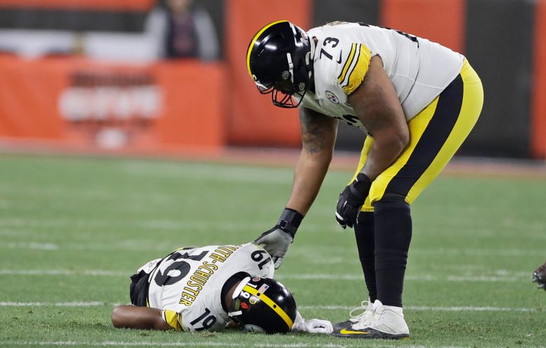 Browns' win over the Steelers ends in a helmet swing and a brawl