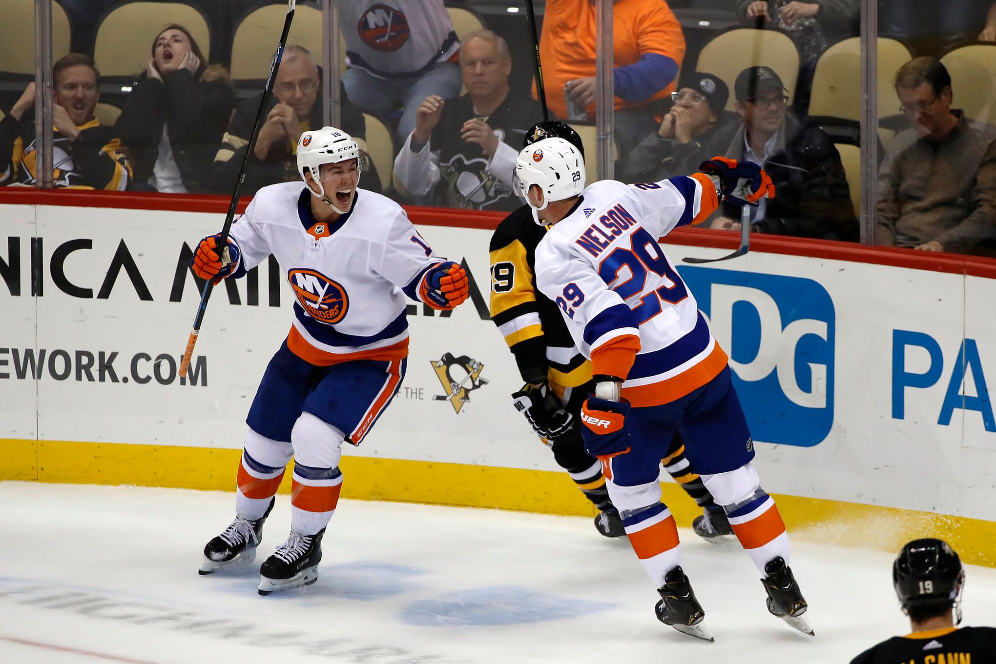 Jason Zucker scores in OT, Penguins beat Lightning 5-4