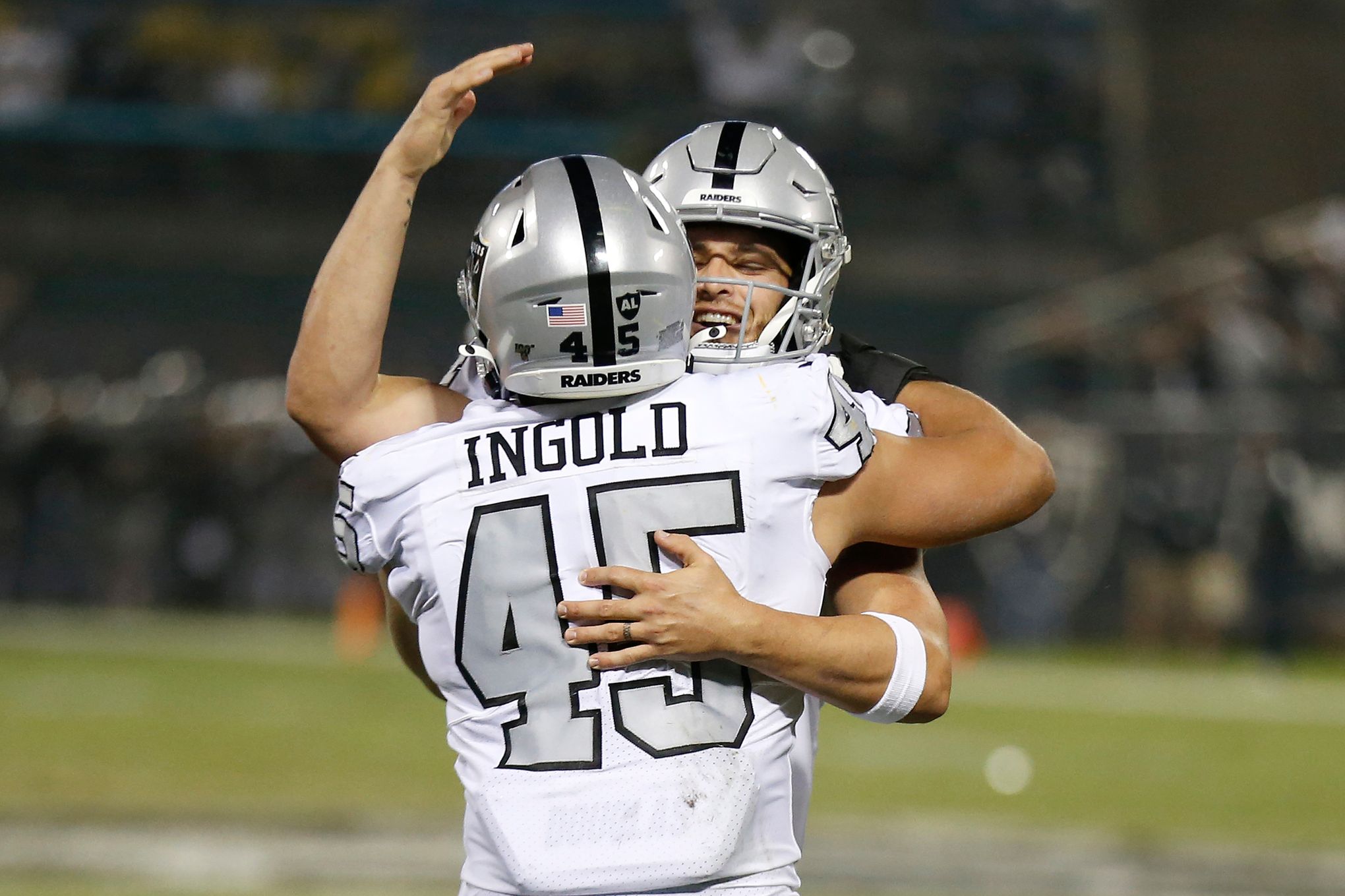 Raiders rally to beat Chargers 26-24