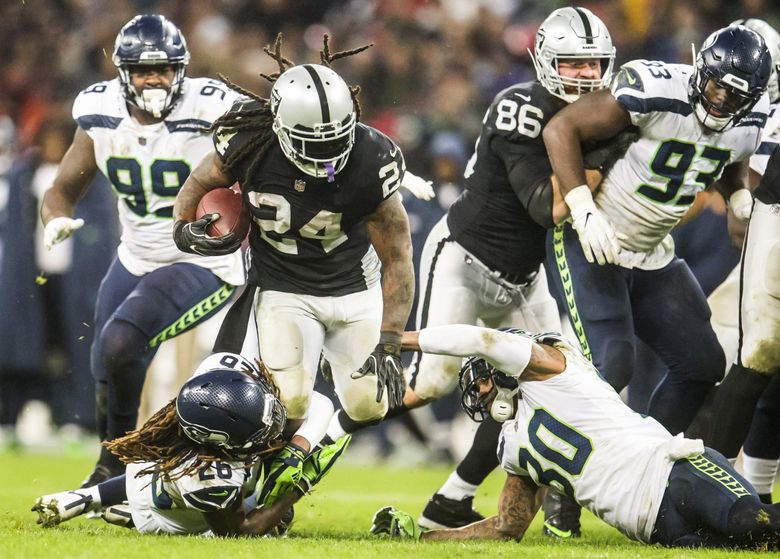 Marshawn Lynch denied chance from 1 — again; Seahawks lose on last play to  SF. Next: at PHI