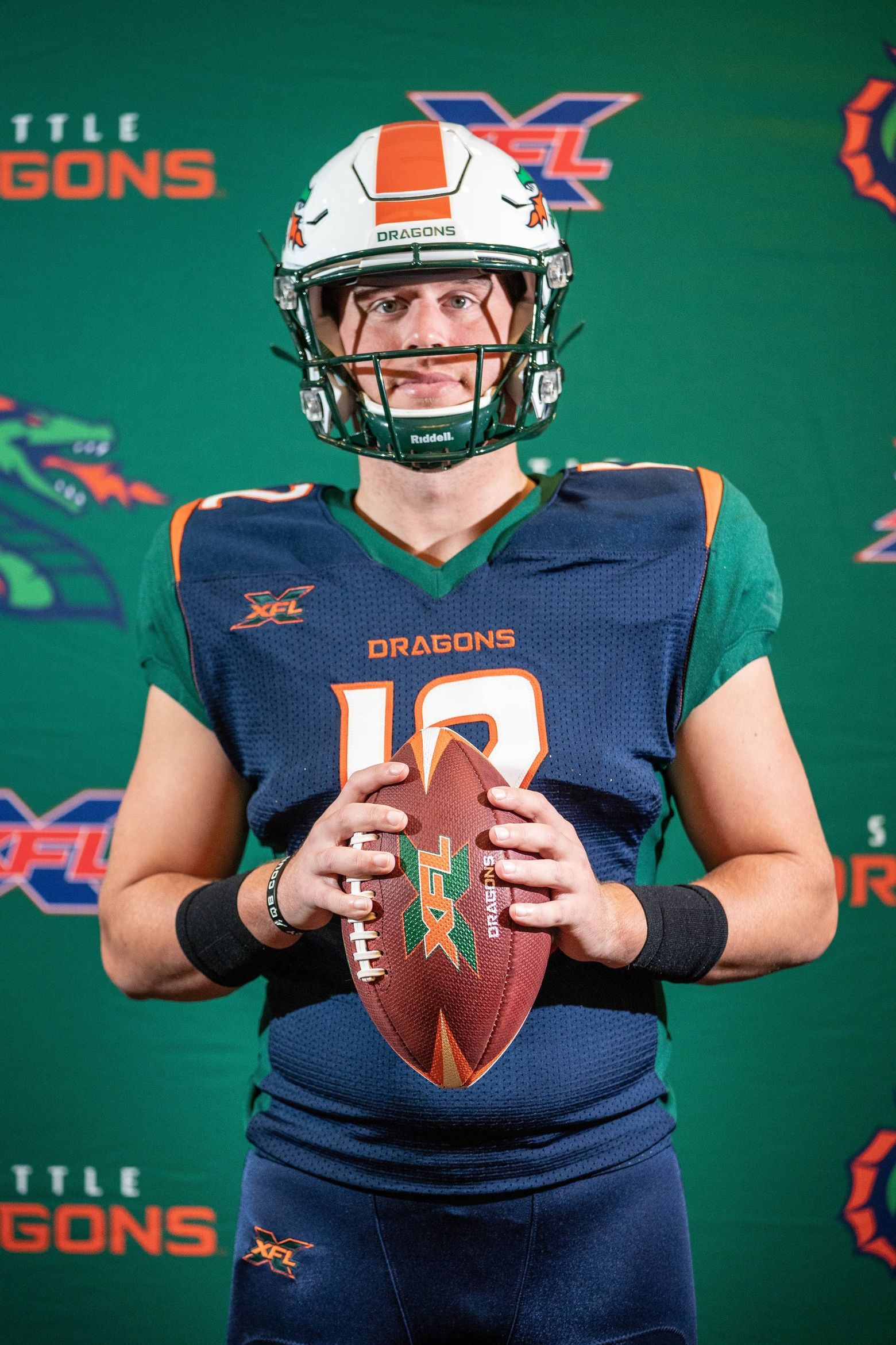 Seattle Dragons' uniforms, helmet