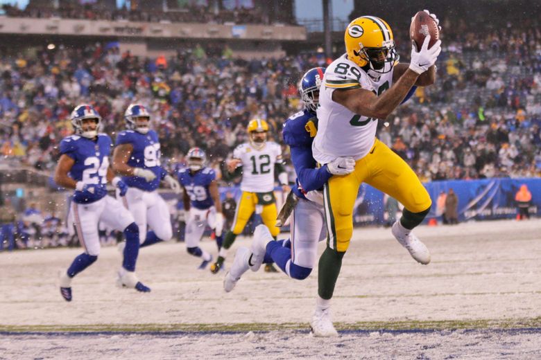 The MetLife Stadium field crew had a busy day shoveling snow at the Packers-Giants  game