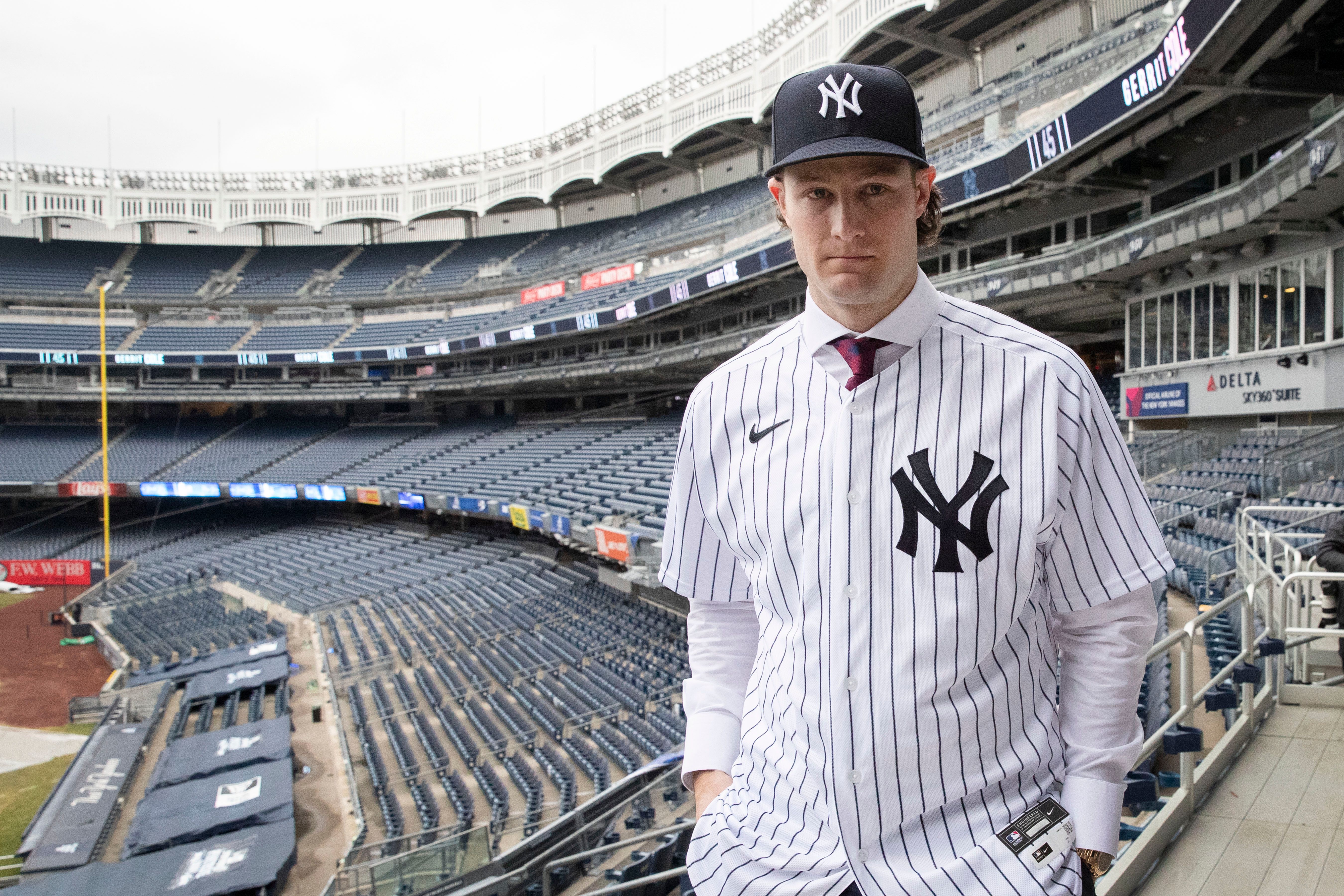 Future sign: Cole arrives with old placard of Yankees fealty | The