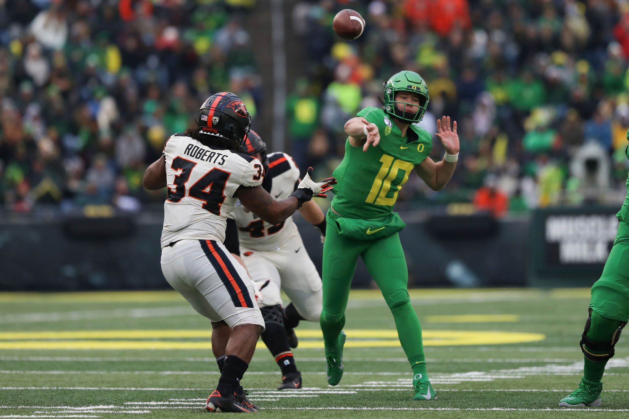 Oregon QB Justin Herbert awarded Campbell Award for nation's top