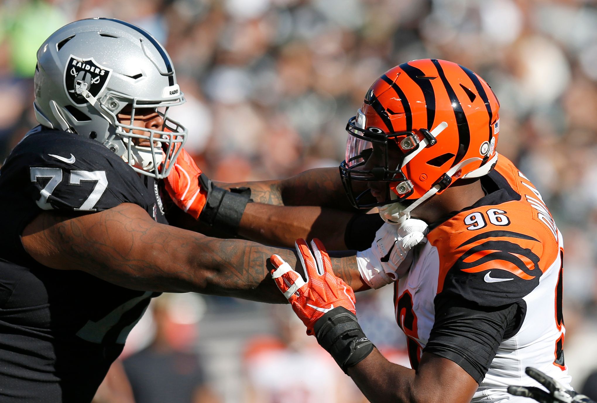 Raiders' Pro Bowl center Rodney Hudson leaves with injury