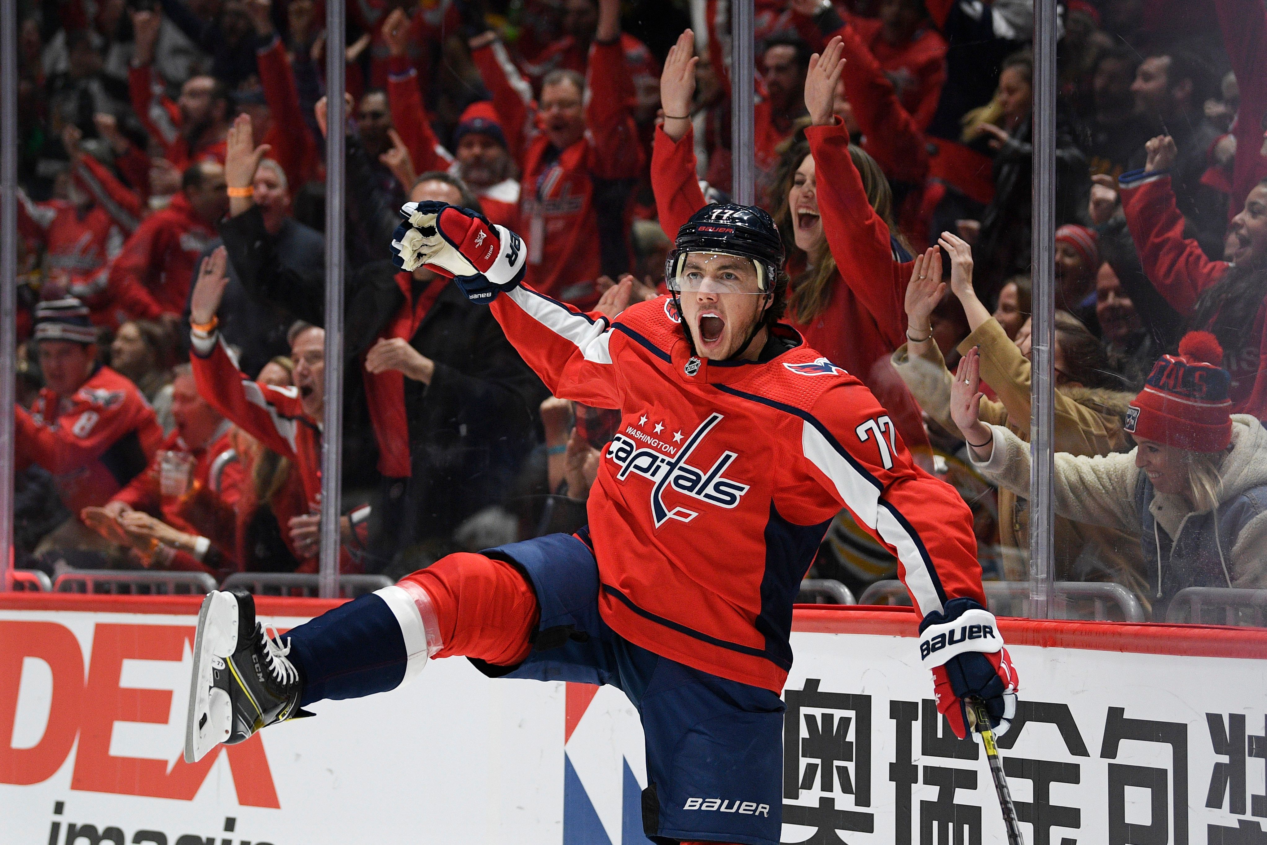 T.J. Oshie scores twice, Capitals beat 