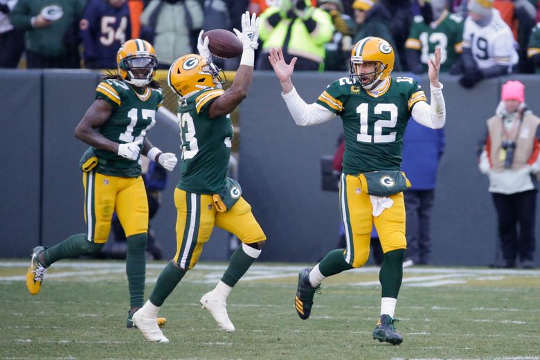 Packers' Aaron Jones Scores TD and Celebrates by Showing