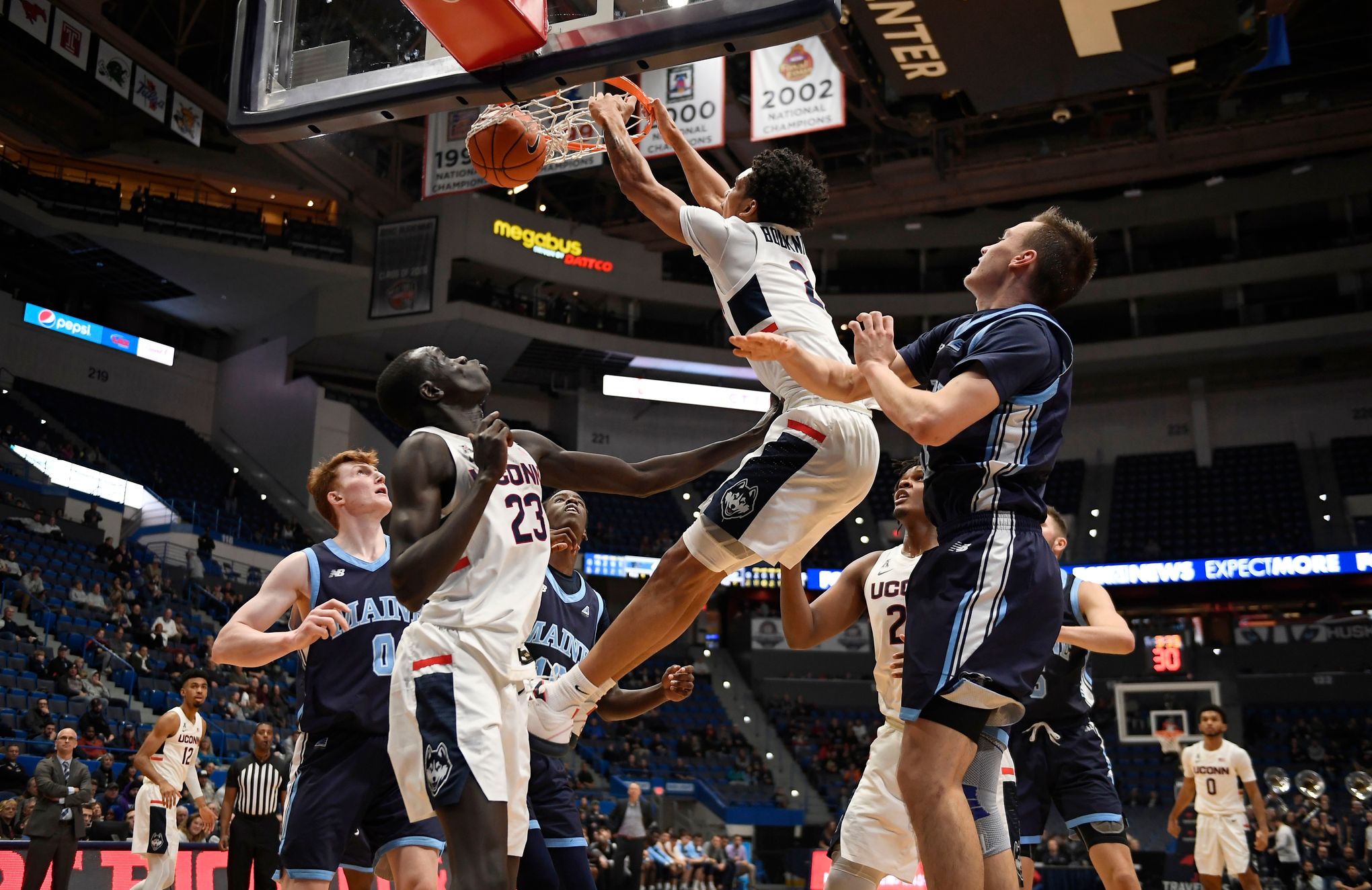 Uconn Huskies, 19nine