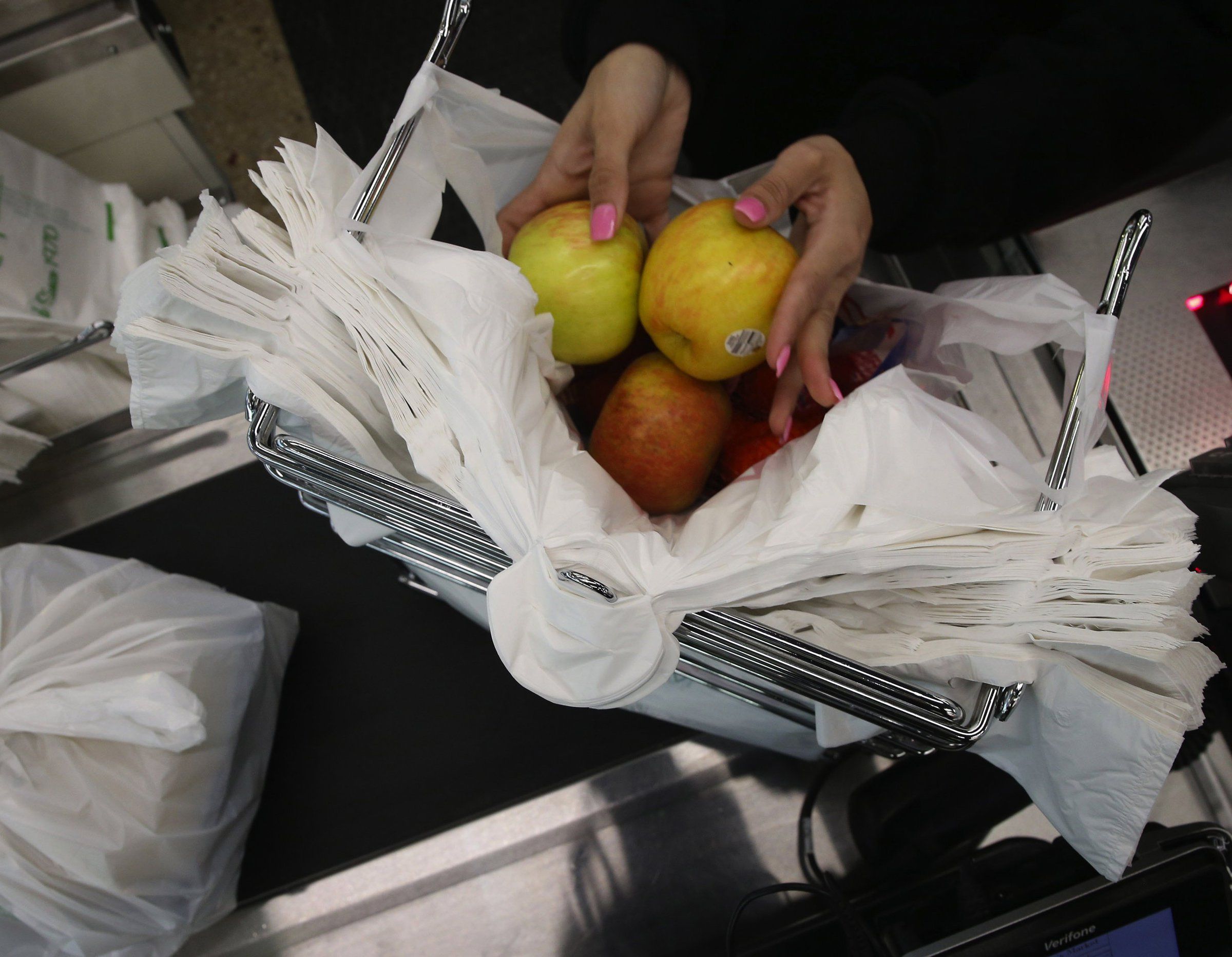 Apple Stores to transition from traditional plastic bags to paper in latest  environmental move - 9to5Mac
