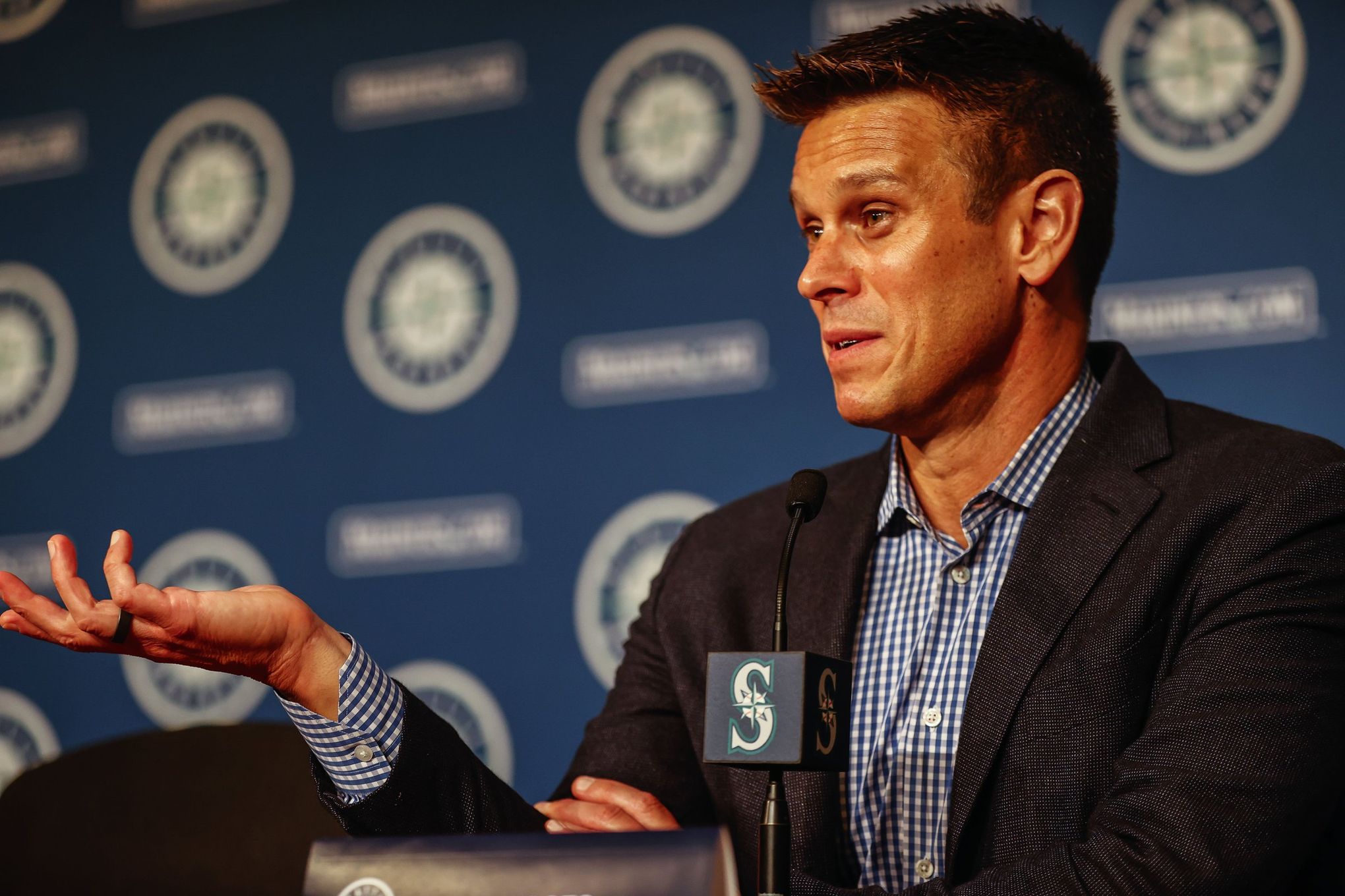 Mariners Notebook: Servais on playoff roster and rotation, Julio