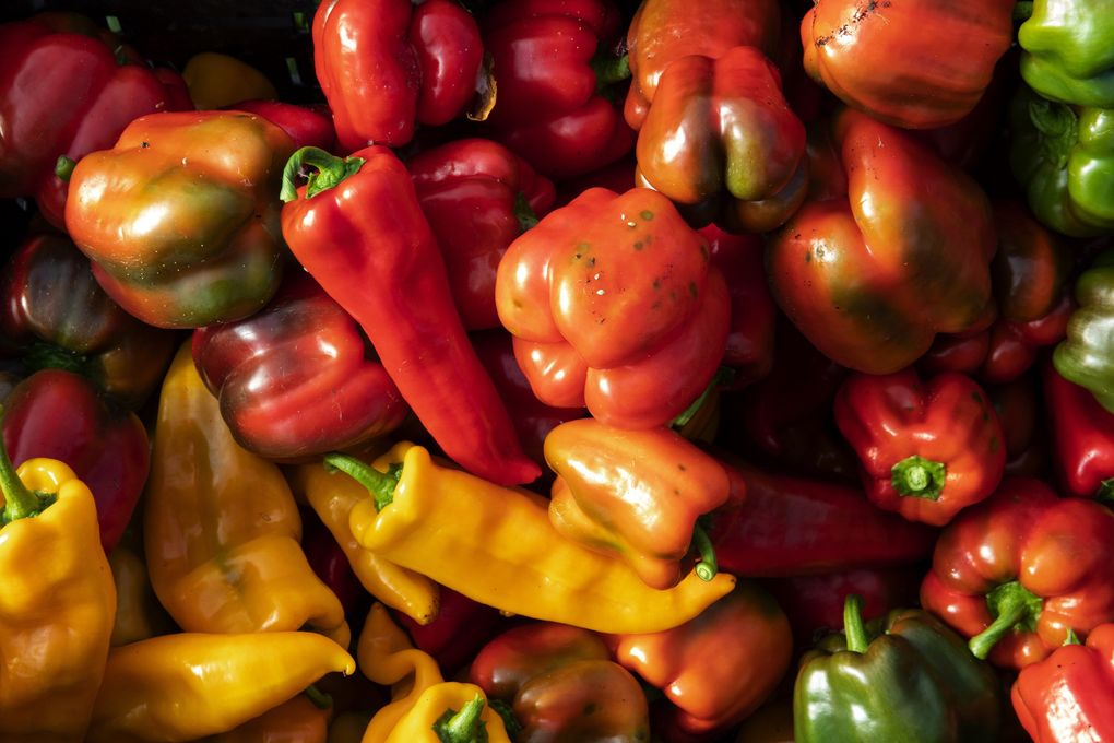 The best way to wash produce is just with water, say the experts. (Ellen M. Banner / The Seattle Times)