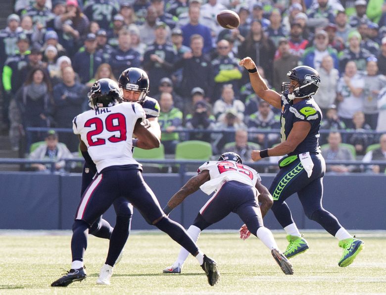 File:Russell Wilson, Marshawn Lynch with Lombardi Trophy (cropped