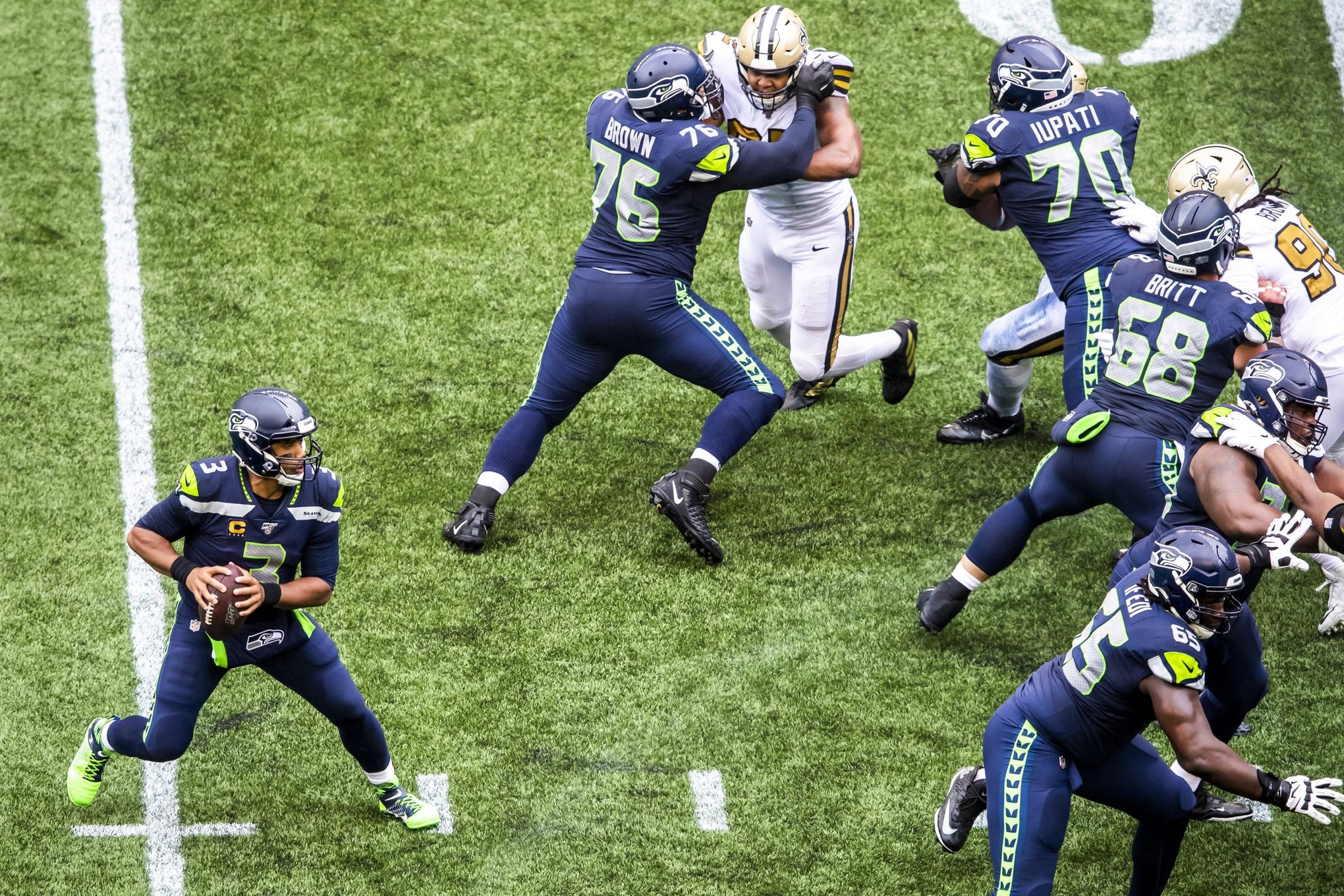 The Seahawks are bullying opponents with 6 offensive linemen at a time 