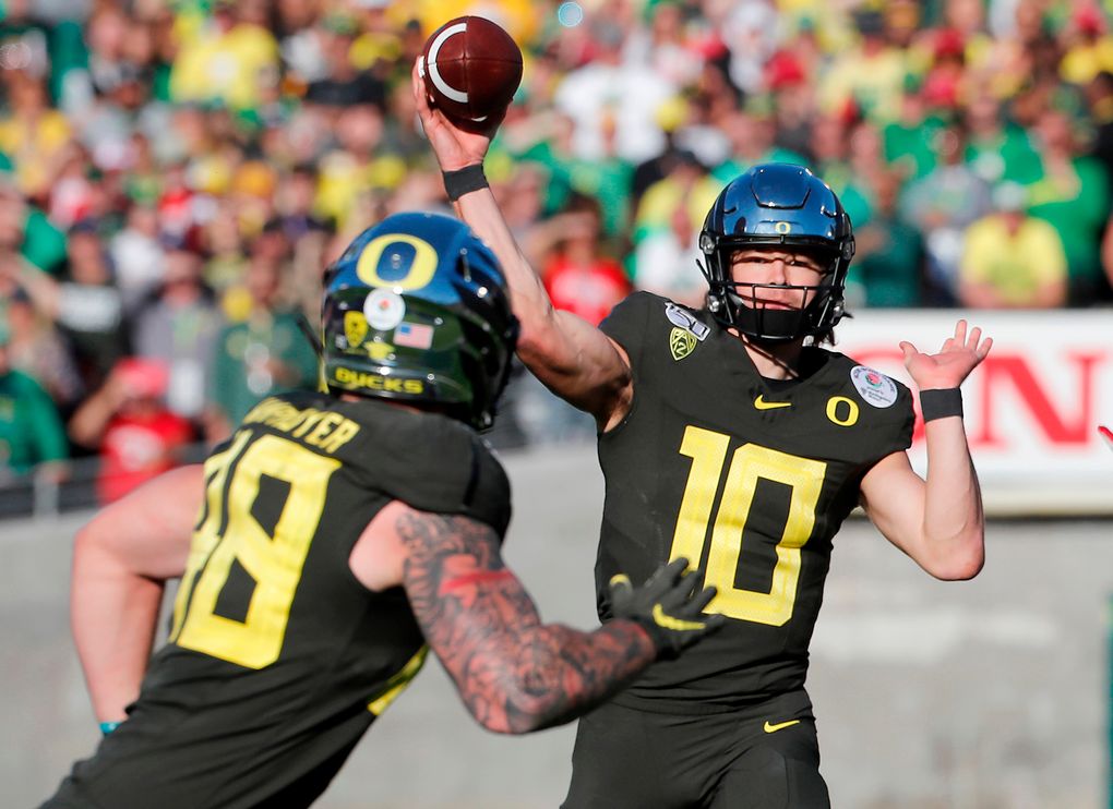 Justin Herbert Throws 5 TDS to Lead Oregon to 77 Points 