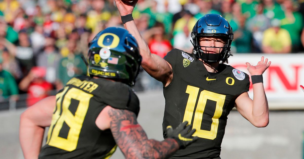 Justin Herbert stats: Oregon QB rushes for 3 touchdowns in Rose Bowl win —  next up, the 2020 NFL Draft - DraftKings Network