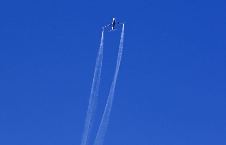 Teachers file suit against Delta for fuel dump over Los Angeles The