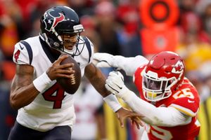 Houston Texans 31-51 Kansas City Chiefs: Patrick Mahomes throws