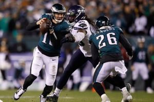 Seahawks-Eagles: Official explains Jadeveon Clowney hit on Carson Wentz -  Field Gulls